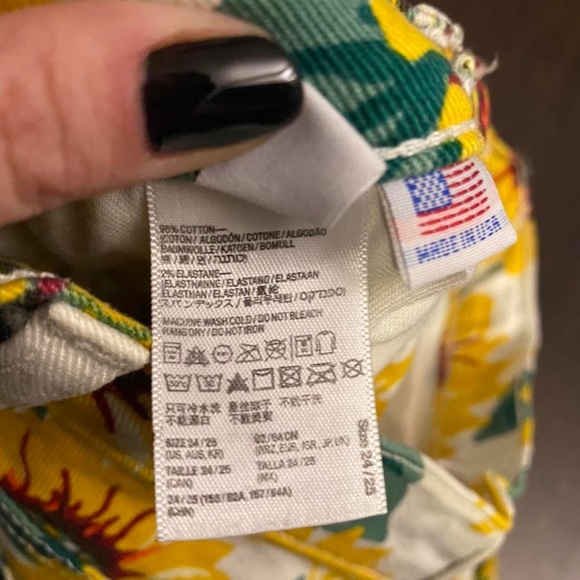 Iconic American Apparel sunflower shorts (size 24) - Picture 4 of 4